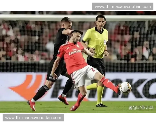 红鹰长空对垒卫城意志：本菲卡与雅典之间的绿茵史诗